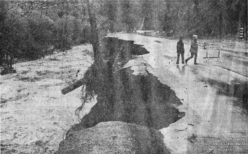 1969-01-27 Deputies Save 12 Isolated by Flood (14) ps w.jpg